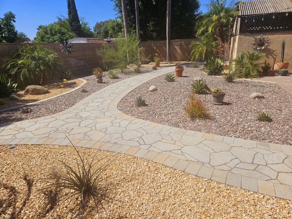 Curved-Path Gravel Garden in Solana Beach, San Diego