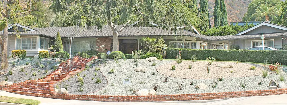 Gravel Front Garden with Brick Steps in Golden Hill, San Diego