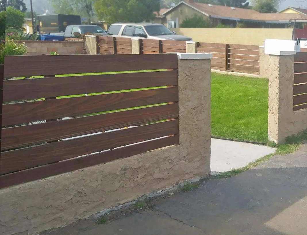 Timber and Stucco Front Yard Enclosure in Grant Hill, San Diego
